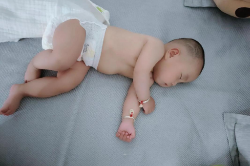 借卵生子机构给宝宝添加辅食